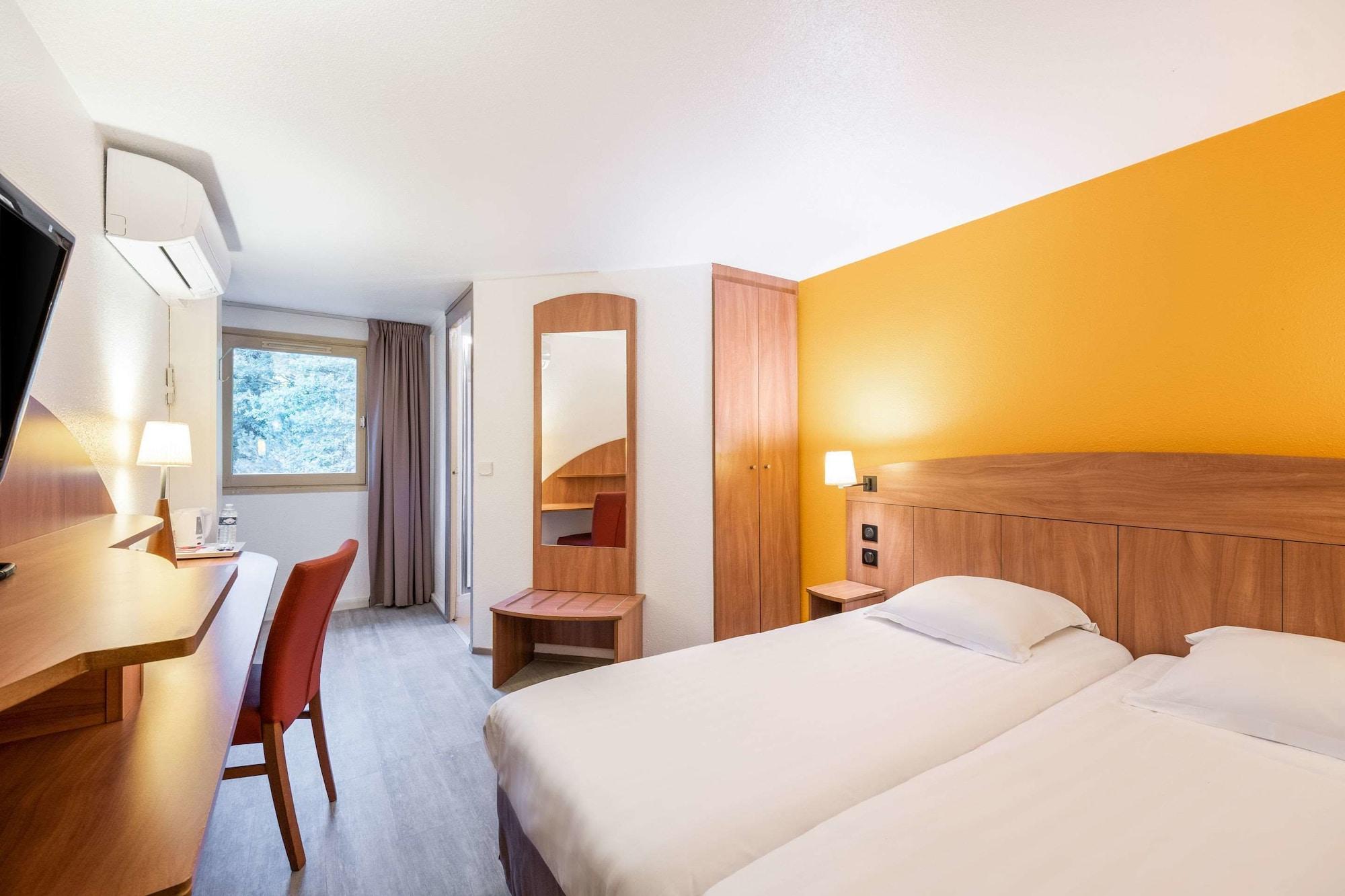 Comfort Hotel Grenoble Мелан Экстерьер фото